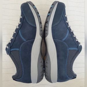 Dansko Womens Paisley Waterproof Navy Shoes Size 40 W Slip Resistant Vibram